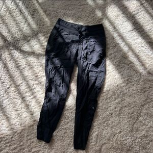 LULULEMON CROPPED JOGGERS